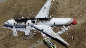 Asian Airlinesin lento törmää laskeutumisen aikana 6. heinäkuuta 2013.